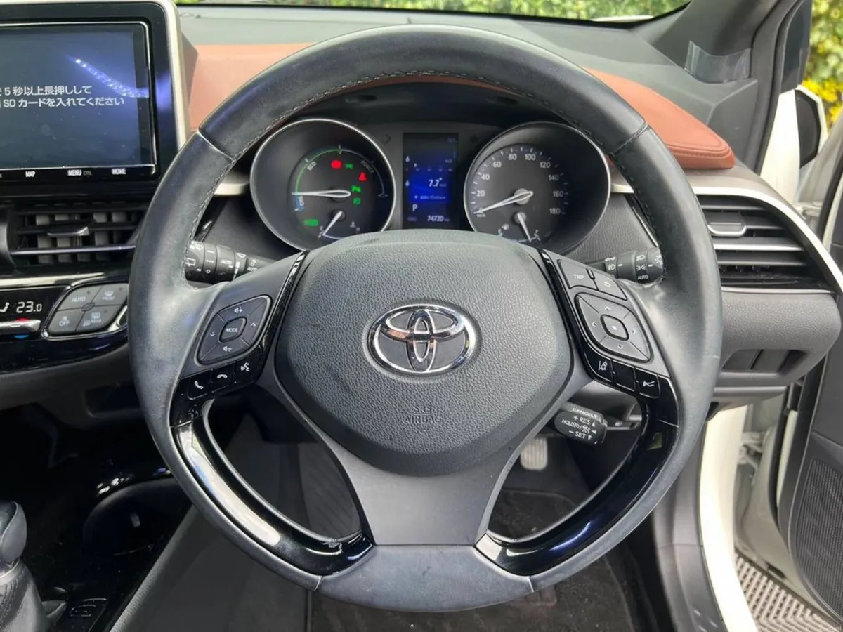 Toyota C-HR 1.8 HYBRID AUTO // ADAPTIVE CRUISE CON - Image 4