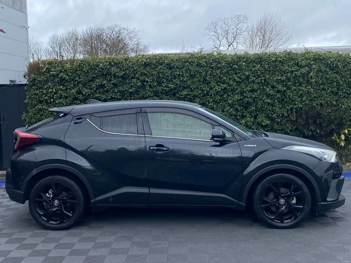 Toyota C-HR 1.8 HYBRID // HALF LEATHER HEATED SEAT - Image 2