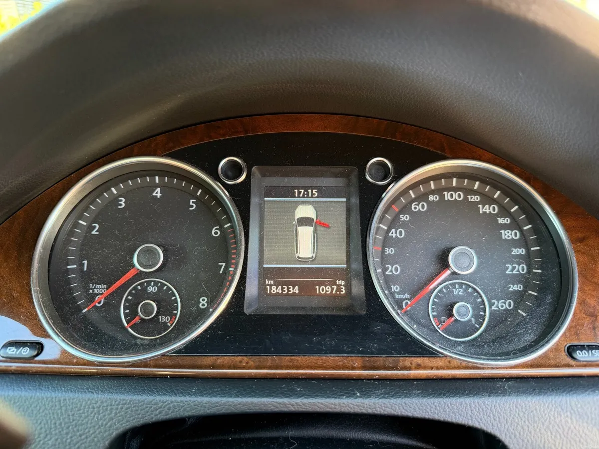 Volkswagen Passat 2013 - Image 2