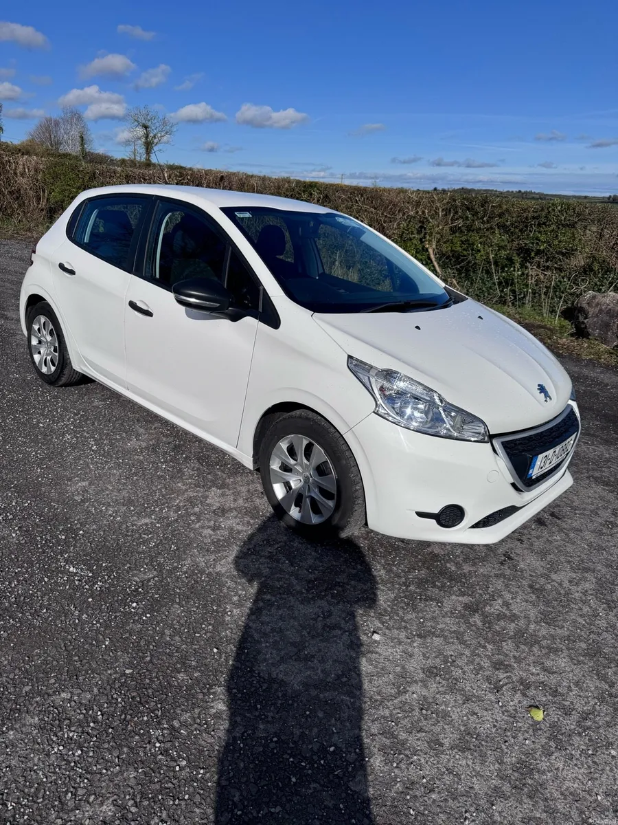 Peugeot 208 mint condition - Image 1