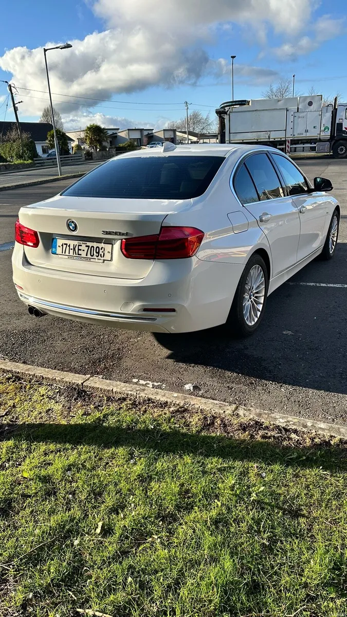 2017 BMW 320d Automatic Gearbox - Image 2