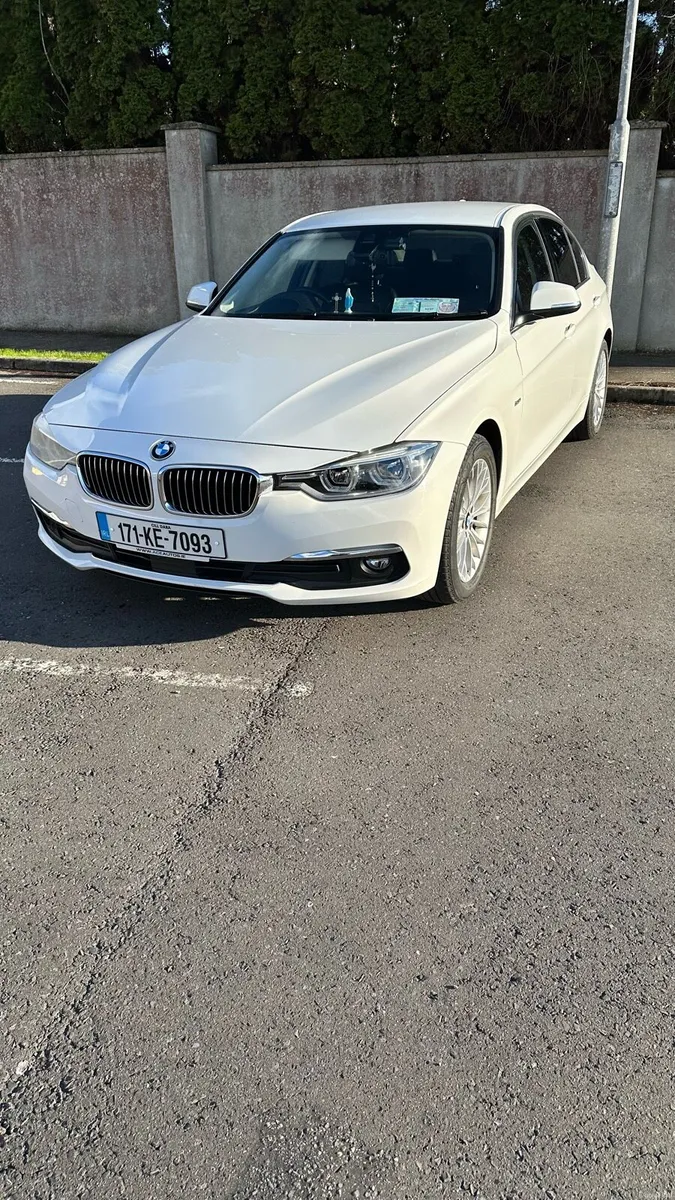 2017 BMW 320d Automatic Gearbox - Image 3