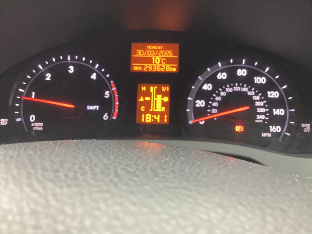 Toyota Avensis 2013 - Image 2