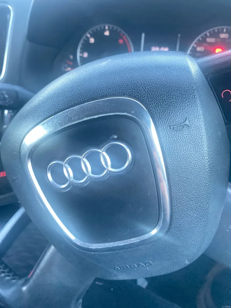 Audi Q5 full leather stamped service history - Image 4