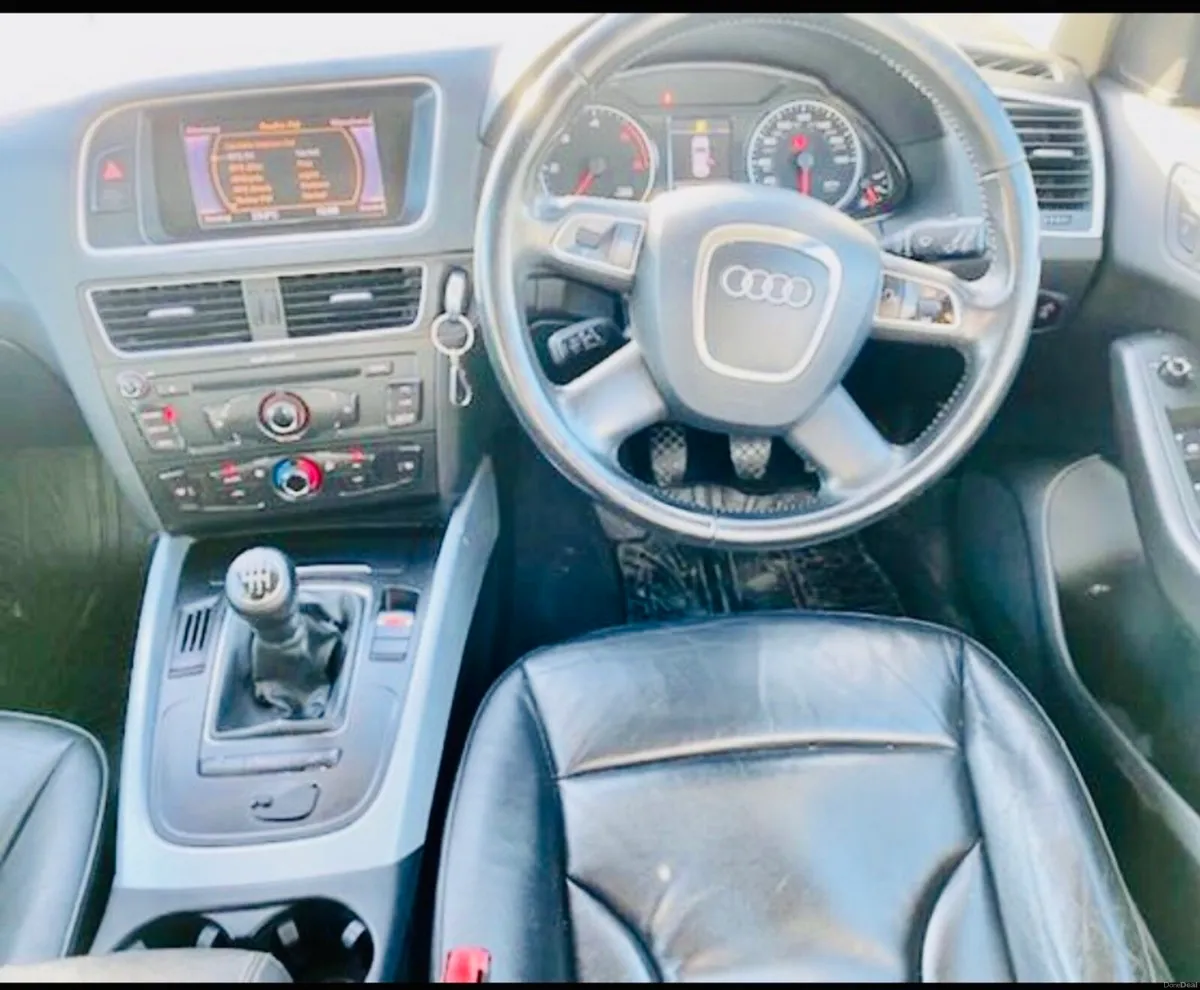 Audi Q5 full leather stamped service history - Image 3