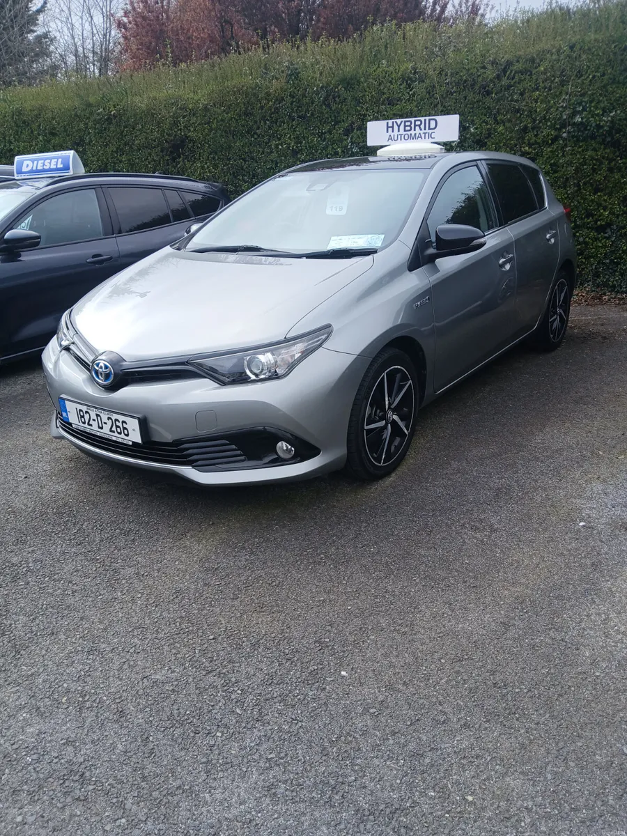 Toyota Auris hybrid automatic 2018 low mileage - Image 2