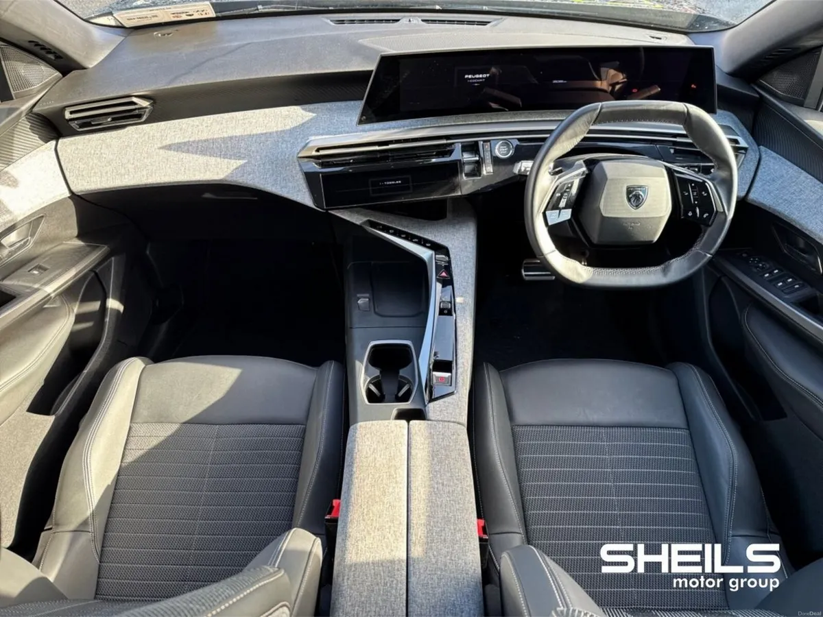 Peugeot 3008 1.2 MHEV PureTech 136bhp eDCS6 Allure - Image 3