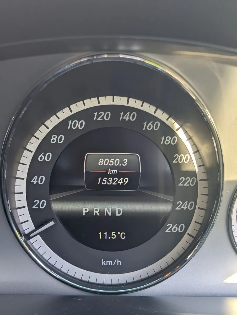 Mercedes-Benz E-Class 2013 - Image 2