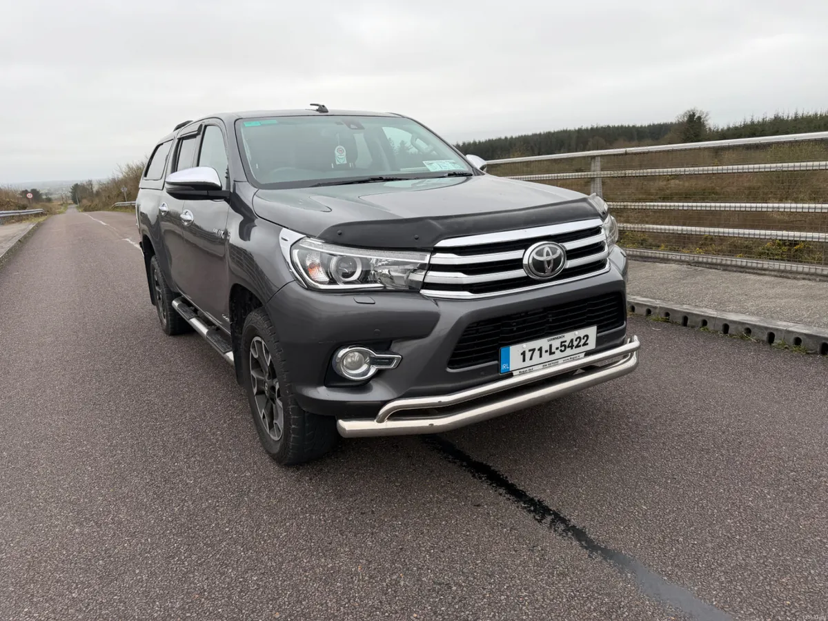 2017 Toyota Hilux Invincible X - Image 5