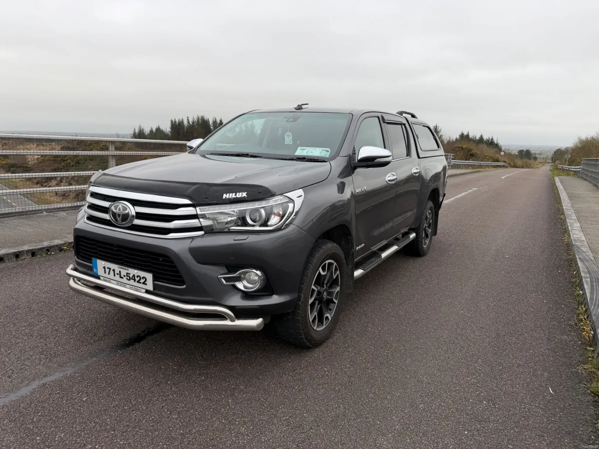 2017 Toyota Hilux Invincible X - Image 6