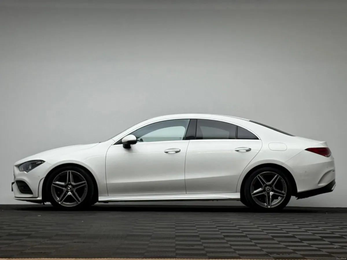 Mercedes-Benz CLA 220D AMG LINE PREMIUM - Image 4