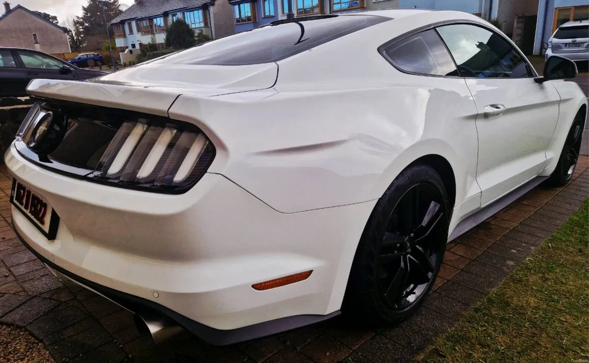 Ford Mustang - Image 4