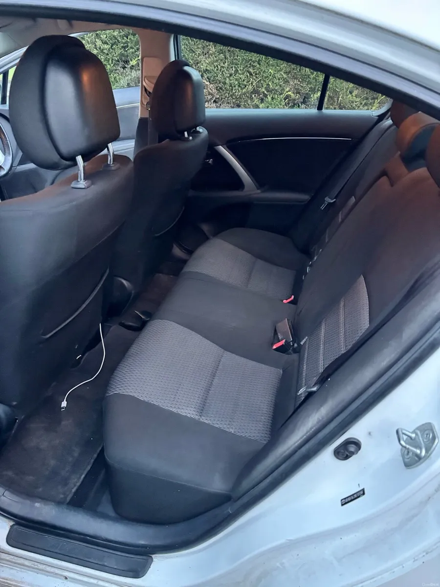 Toyota Avensis 2014 - Image 2