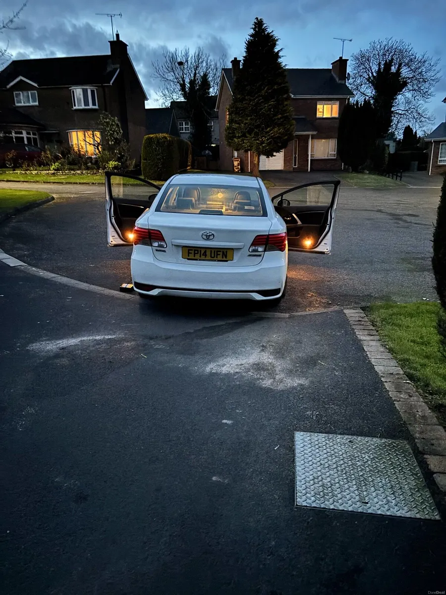 Toyota Avensis 2014 - Image 4