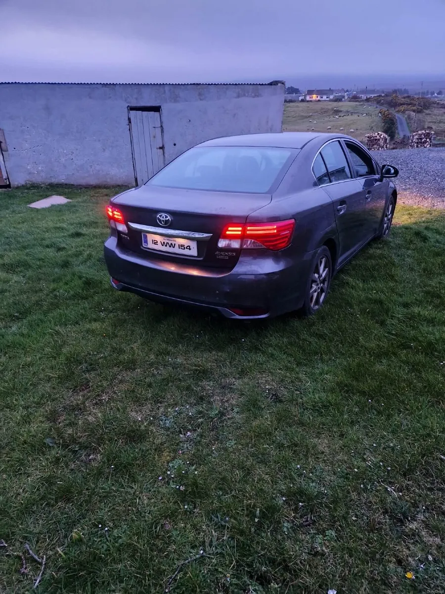 Toyota Avensis 2012 - Image 2