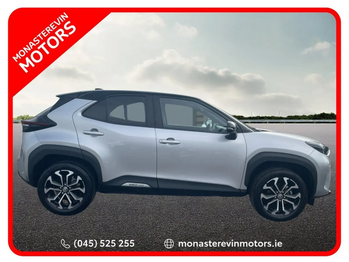 Toyota Yaris CROSS LUNA SPORT 4DR AUTO - Image 3