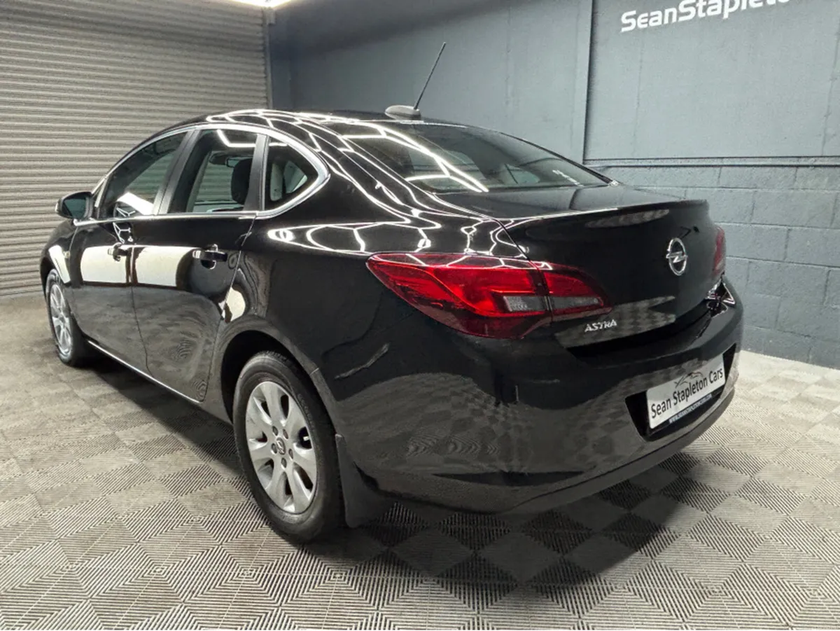 Opel Astra NOTCHBACK SALOON 1.6 CDTI 110PS 4DR - Image 3