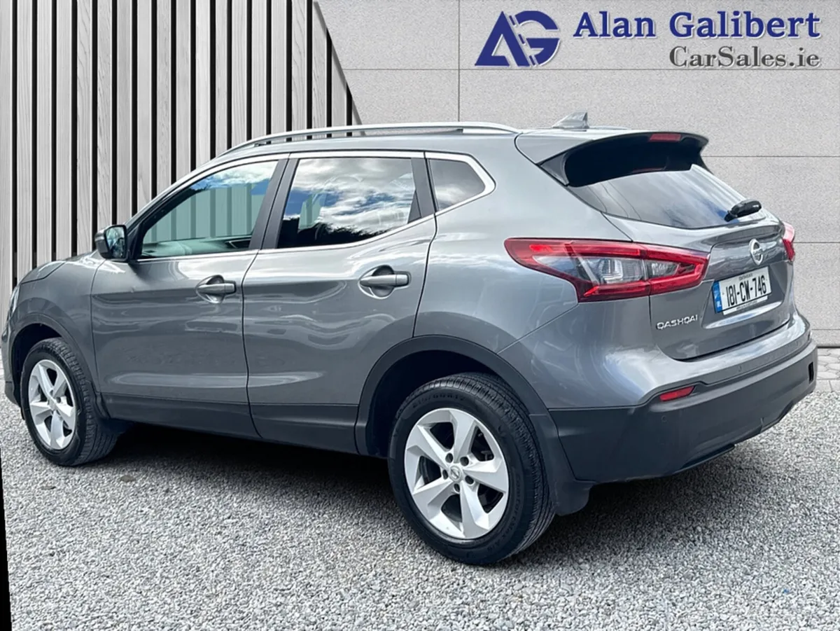 Nissan Qashqai 1.5 DSL SV Glassroof - Image 2