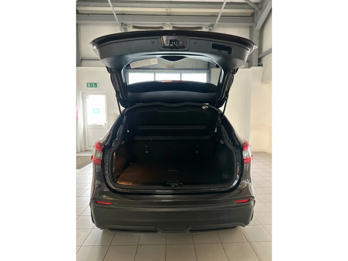 Nissan Qashqai 1.2 SV 18 4DR - Image 3