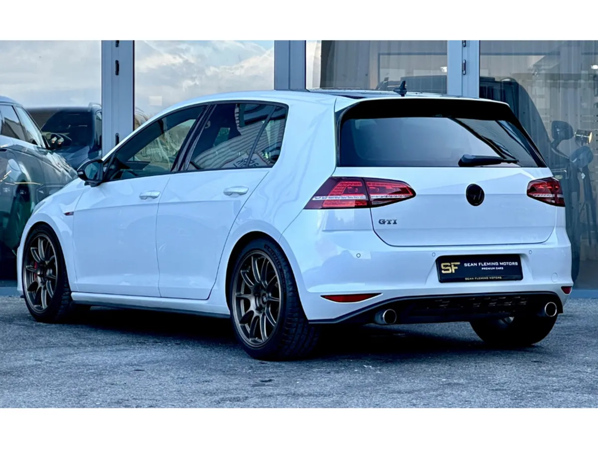 Volkswagen Golf GTI - Image 4