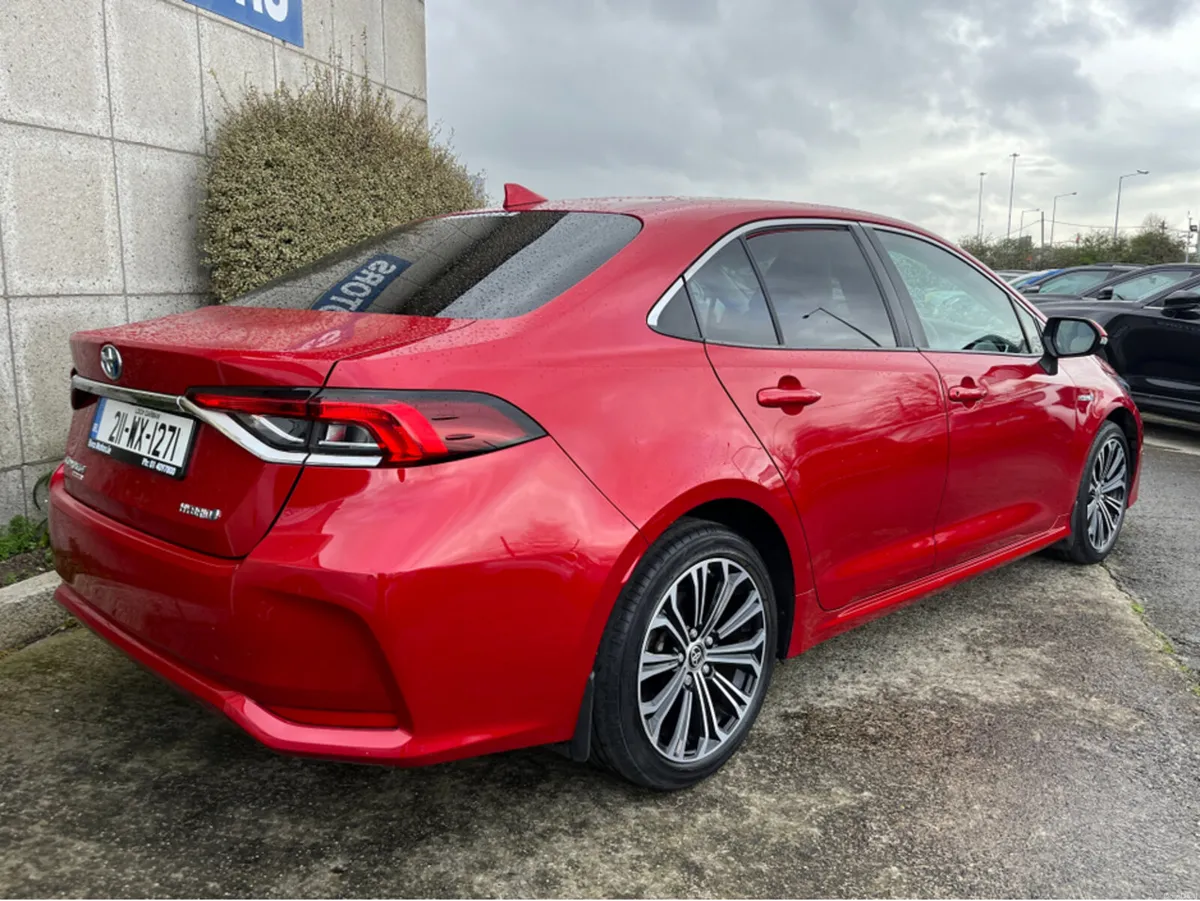 Toyota Corolla LUNA SPORT SALOON HYBRID AUTOMATIC - Image 4