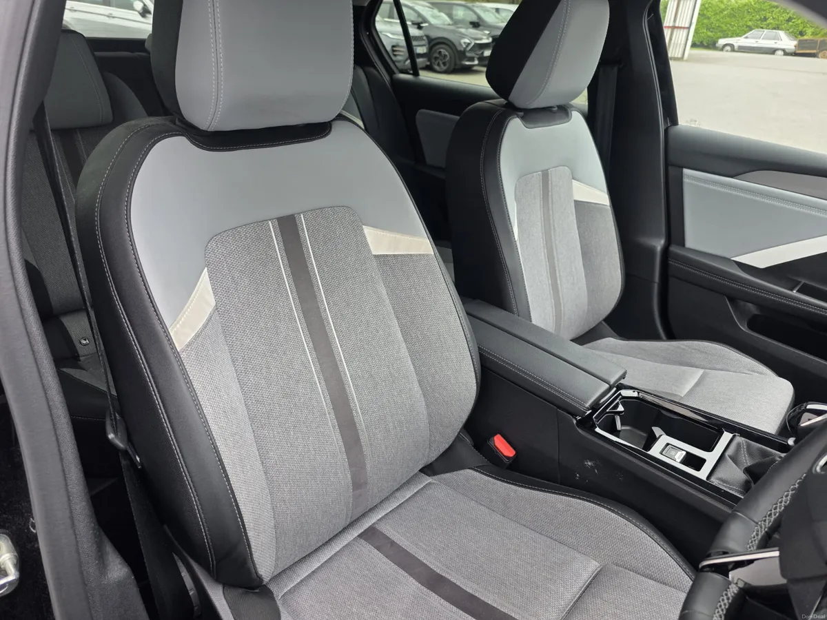 Opel Astra 2024 1.2 PETROL ELEGANCE MODEL - Image 4