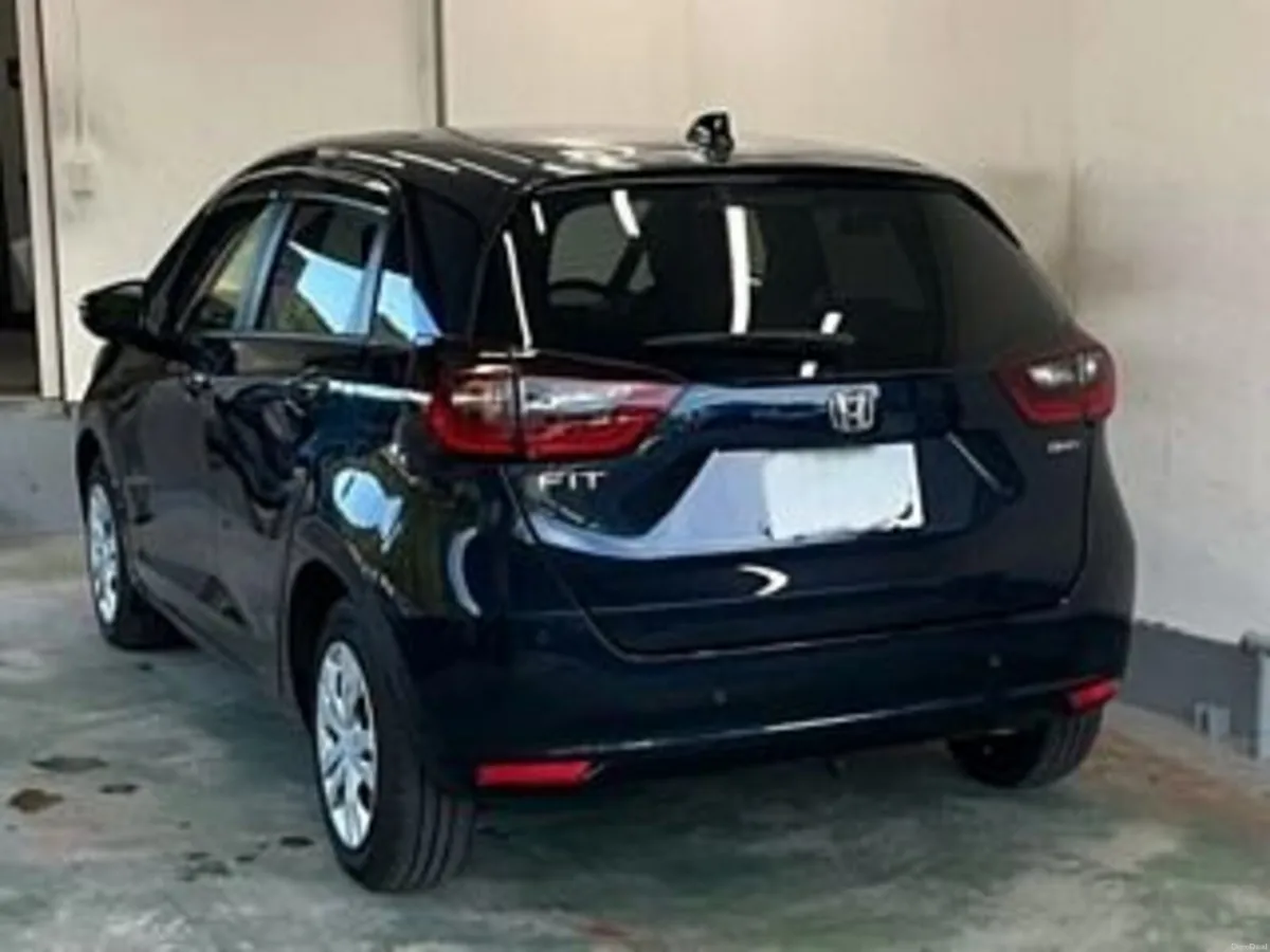 🚗 HONDA FIT 2024 HYBRID – LIKE NEW 🔥 - Image 2