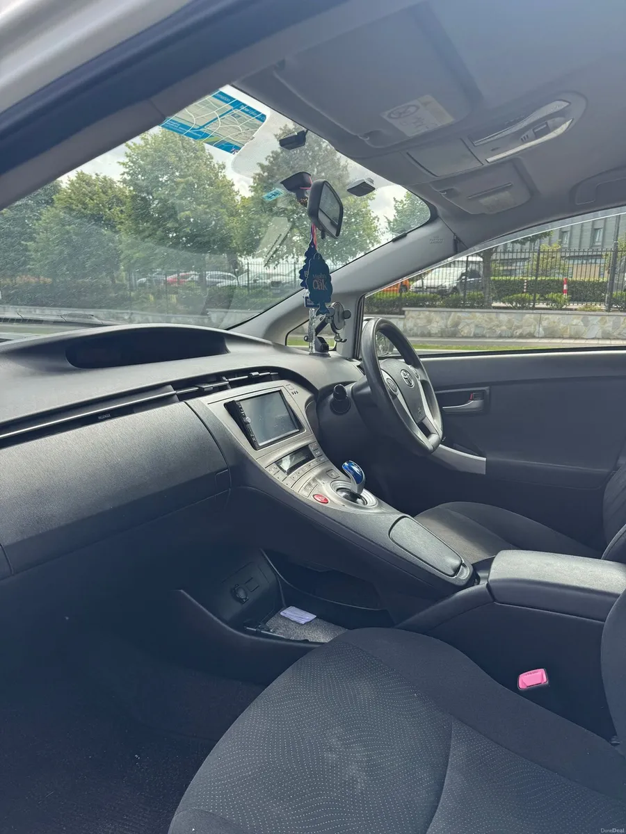 Toyota prius hybrid 1.8liter - Image 2