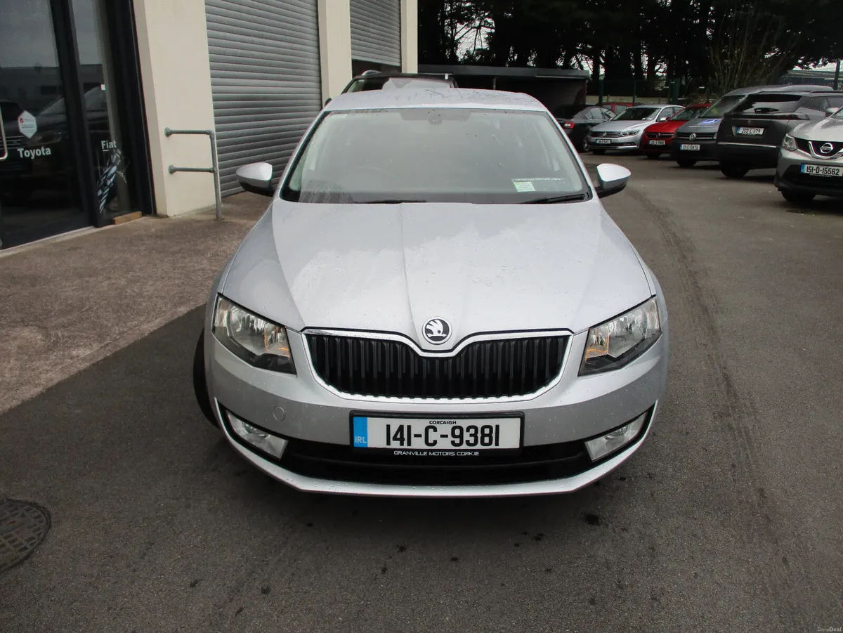 Skoda Octavia 1.2TSI Elagance 2014 - Image 2