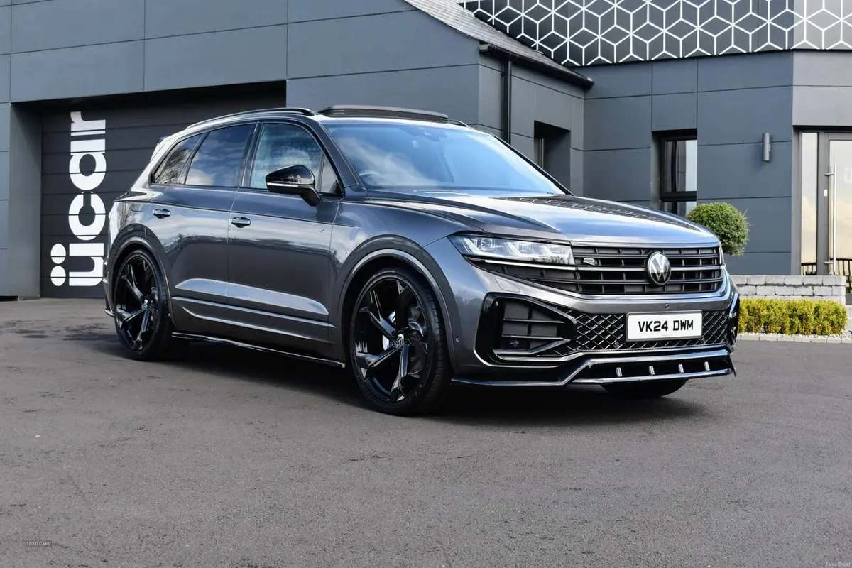 Volkswagen Touareg 3.0 Touareg V6 Black Edition TD - Image 1