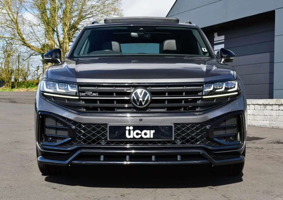 Volkswagen Touareg 3.0 Touareg V6 Black Edition TD - Image 2
