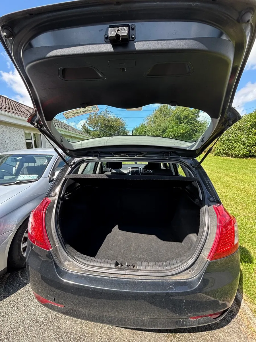 Kia Ceed 2012 - Image 1