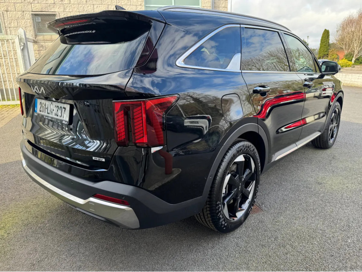 Kia Sorento PHEV SEM***3.9% APR available*** - Image 2