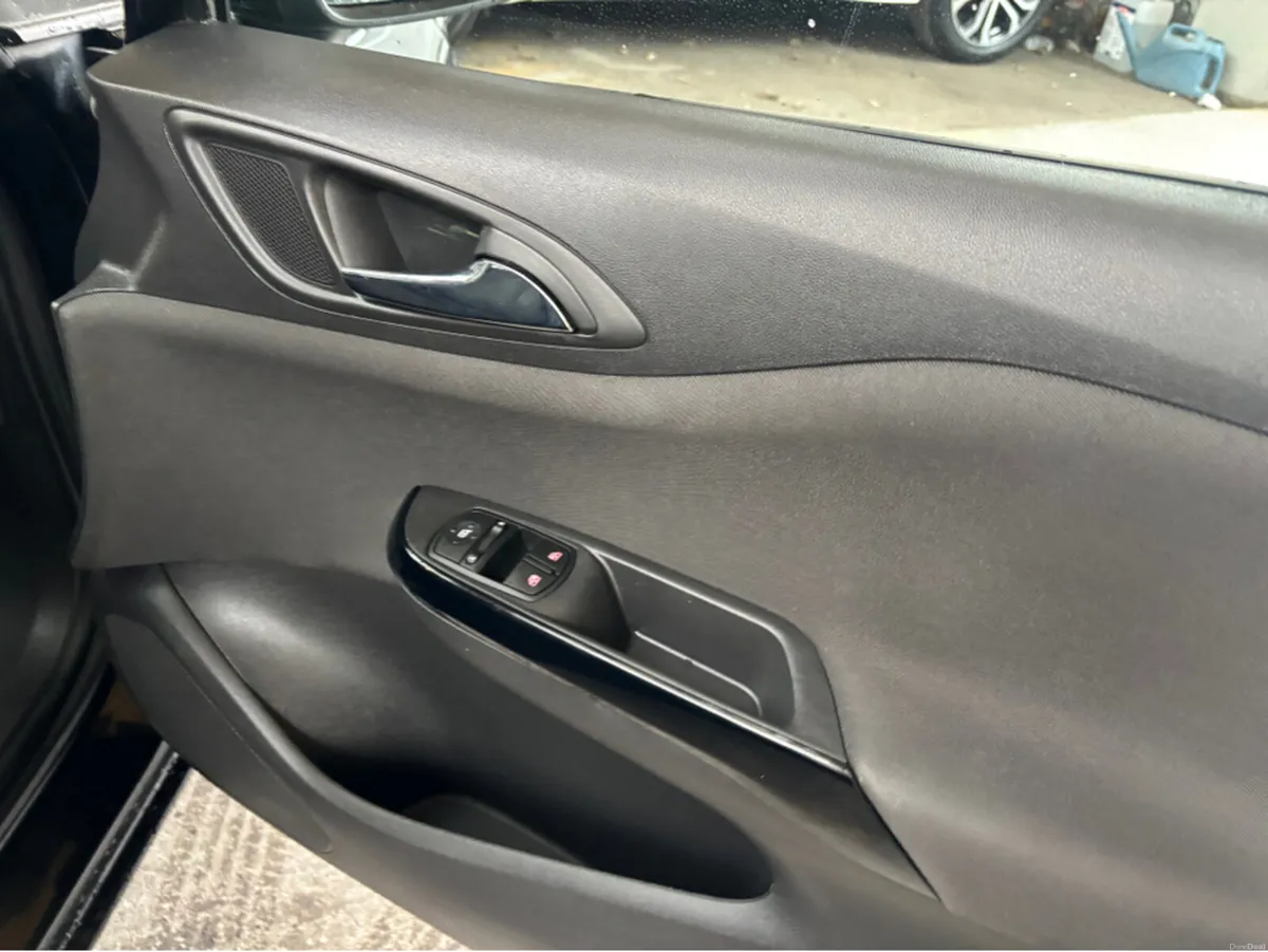 Opel Corsa CORSA-E E 1.4 I 90PS 5DR AUTO - Image 4