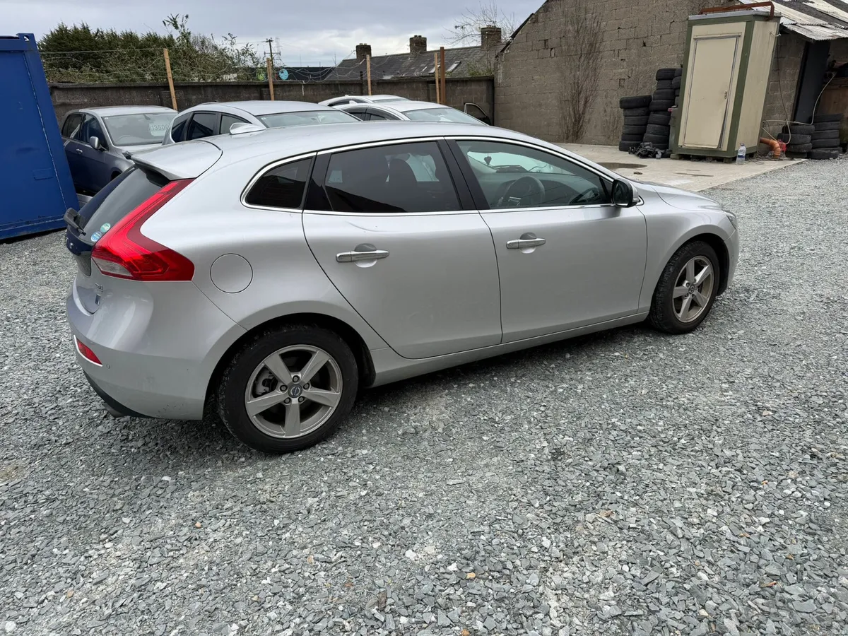 Volvo V40 2014 LOW MILEAGE - Image 3