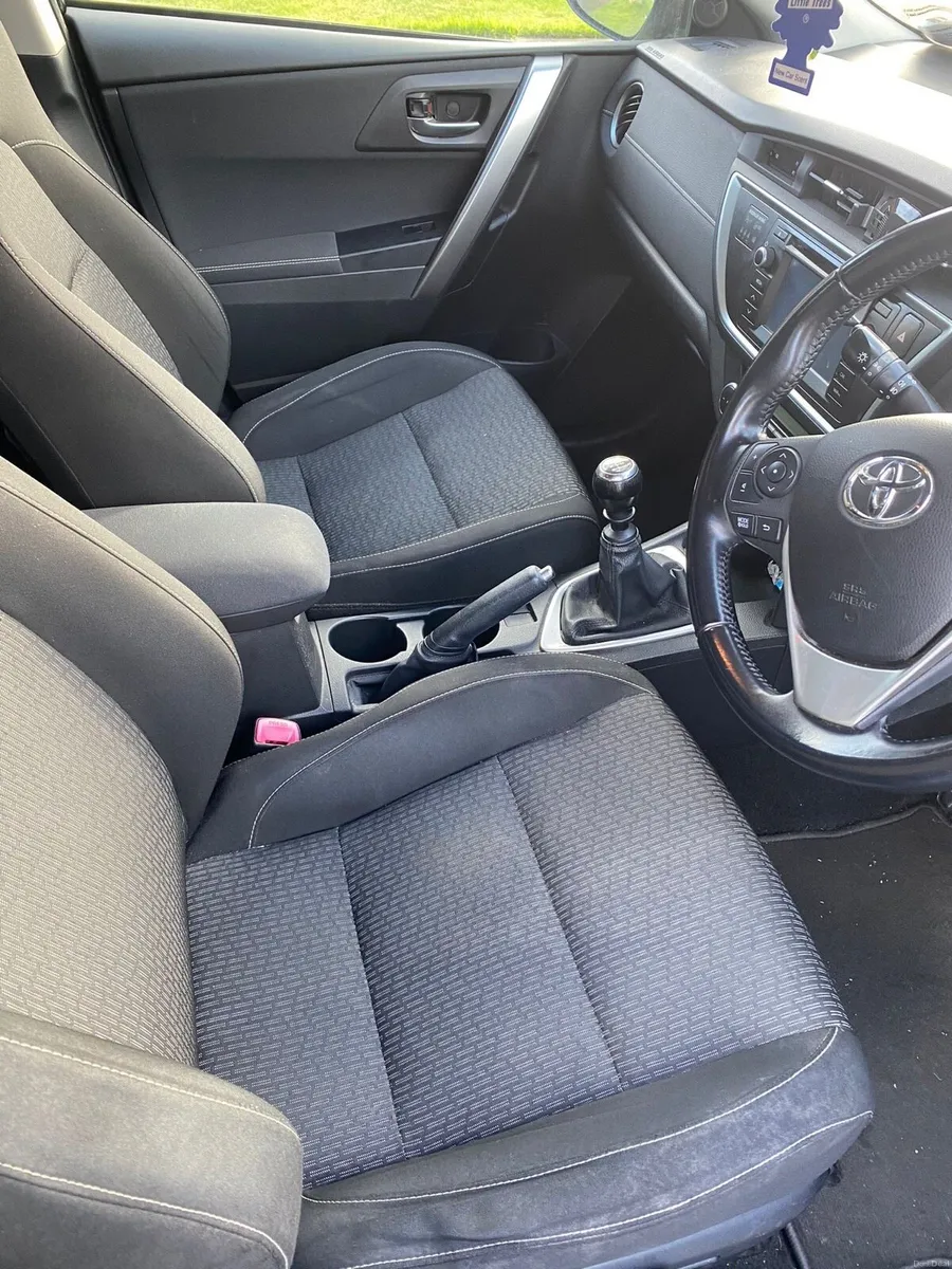 Toyota Auris 2015 - Image 4