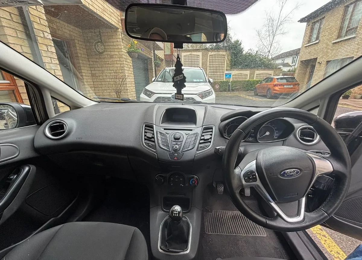Ford Fiesta 2013 - Image 2