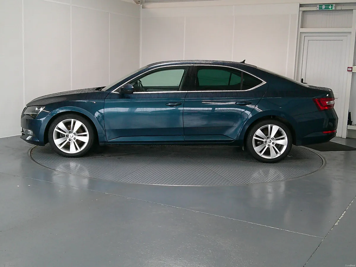 Skoda Superb 2017 - Image 4
