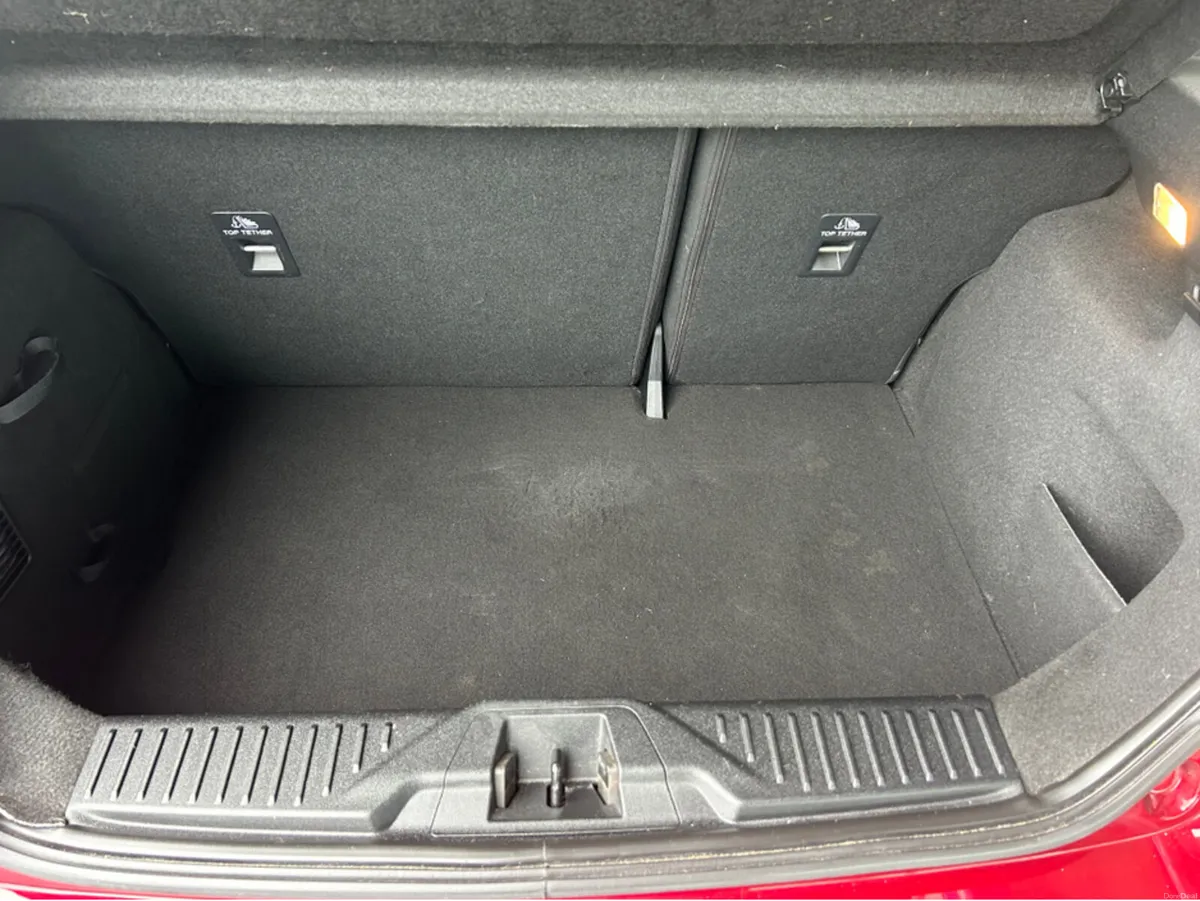 Ford Fiesta TITANIUM 1.10 85PS 5SPEED 4DR - Image 3