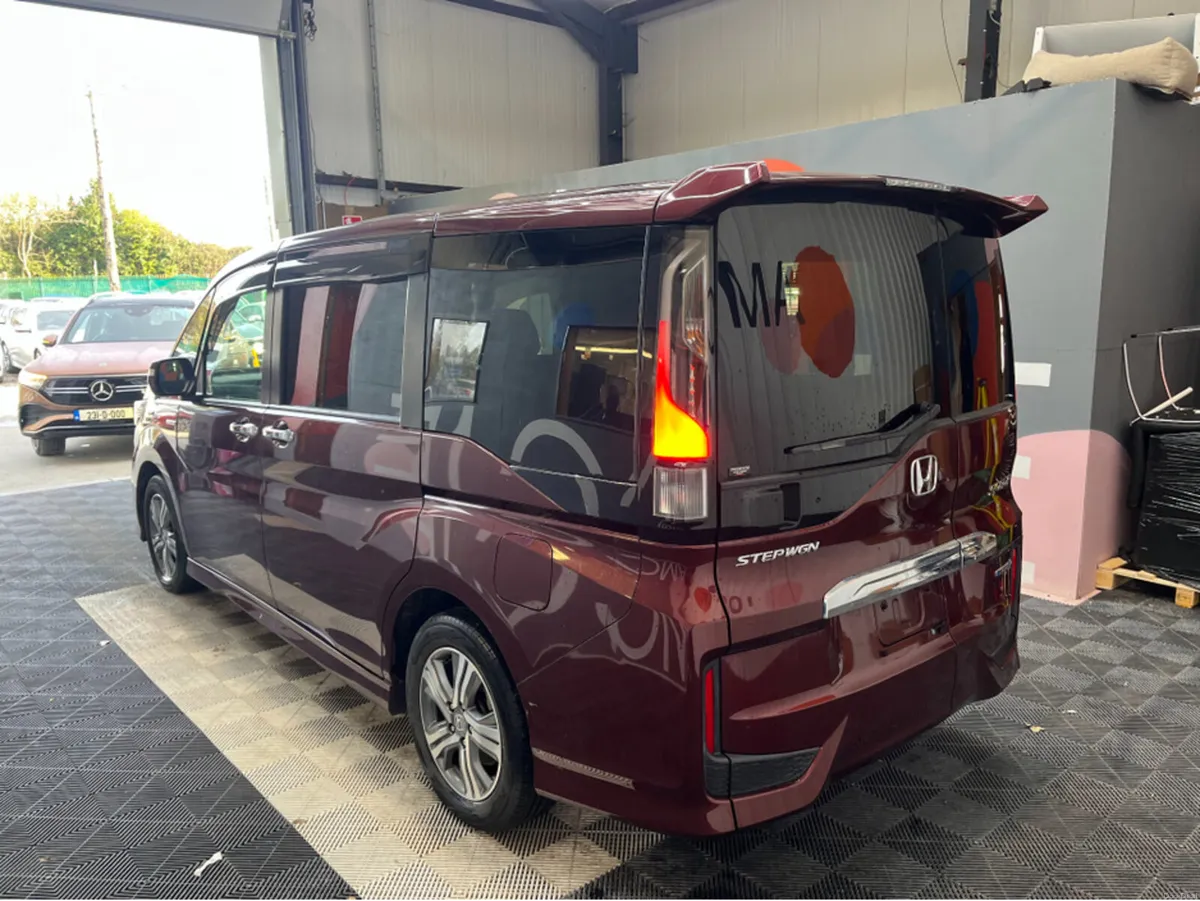 Honda Stepwagon 2017 HODA STEPWAGON SPADA HYBRID S - Image 4