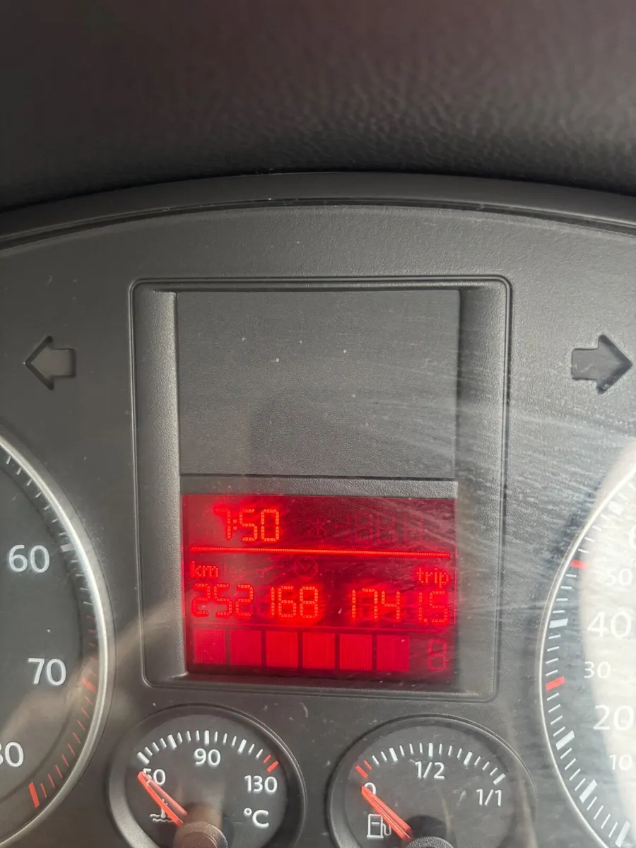 Volkswagen Jetta 2007 - Image 2