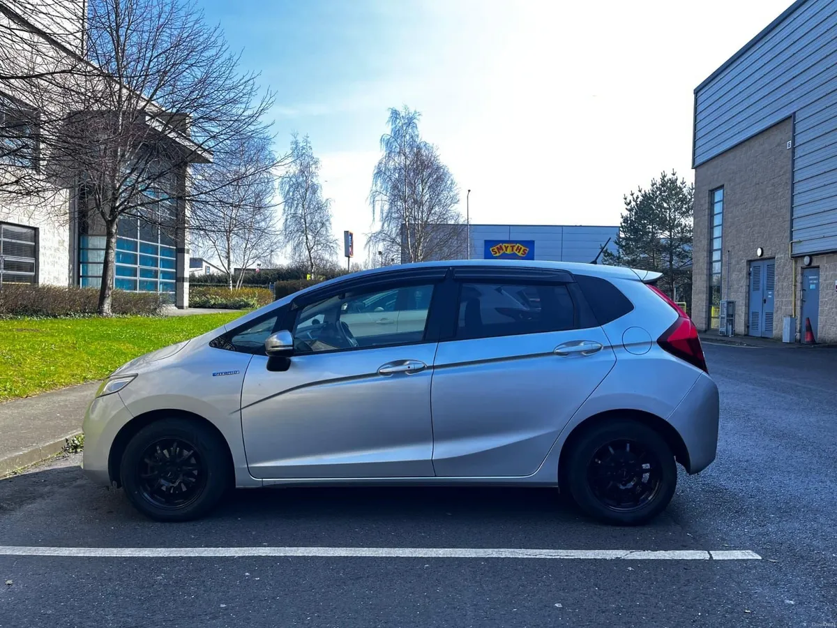 Honda Fit 2015 - Image 2