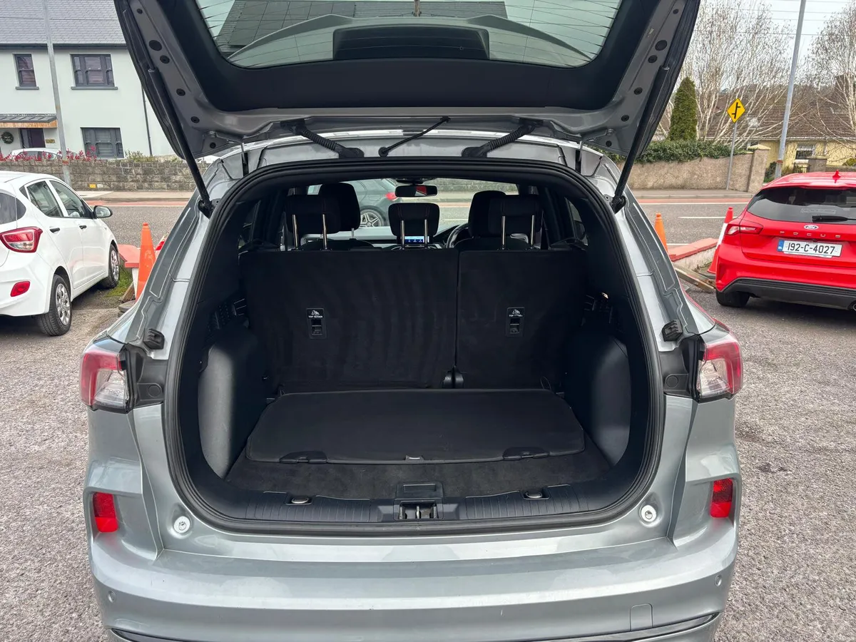 Ford Kuga 2022  ST  LINE  STUNNING  SUV - Image 4