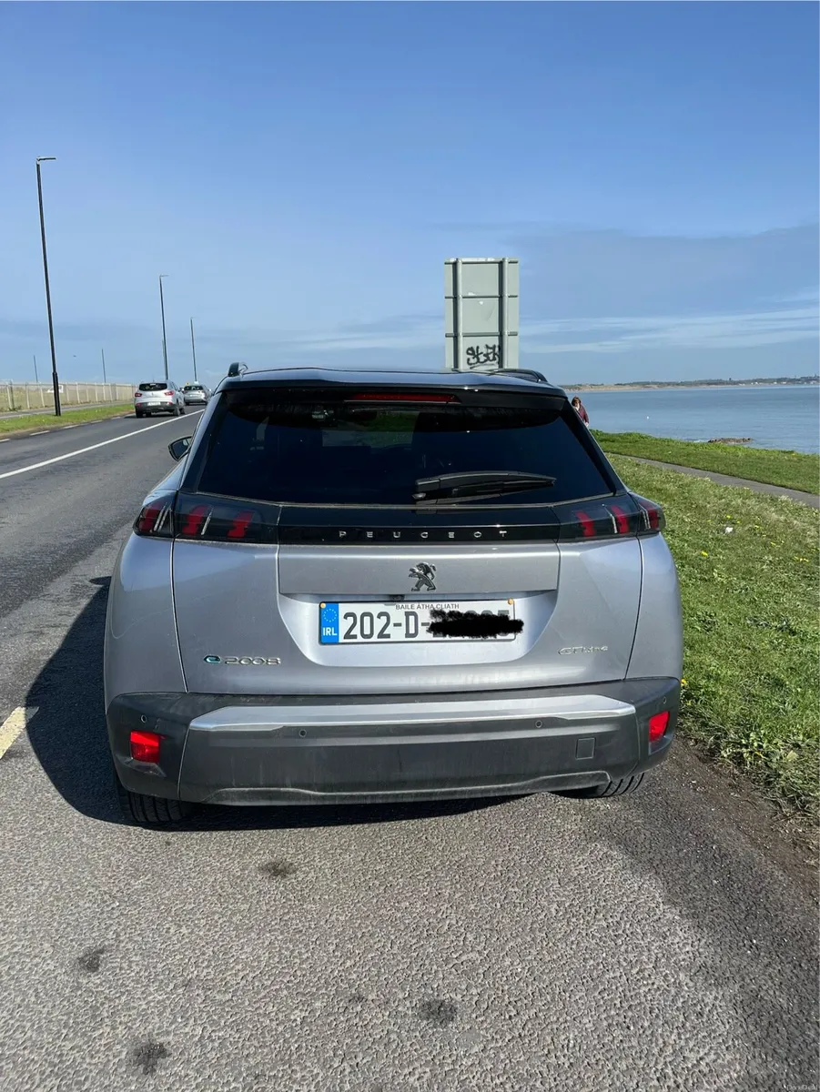 Peugeot e2008 GT line - Image 4