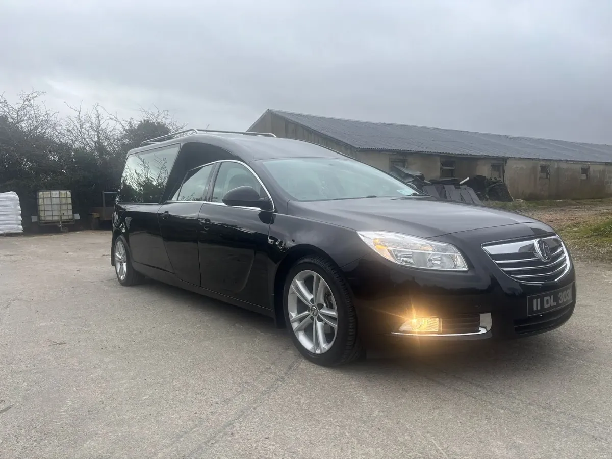 Vauxhall Insignia 2011 - Image 2