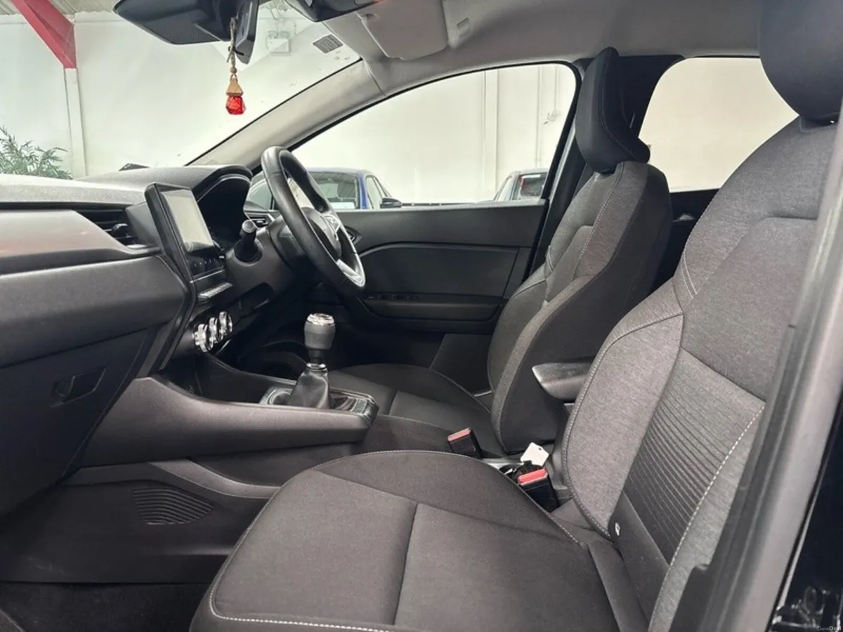 Renault Captur ICONIC DCI 95 MANUAL MY MY19 5DR - Image 6