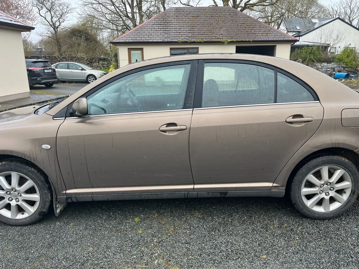 Toyota Avensis - Image 2