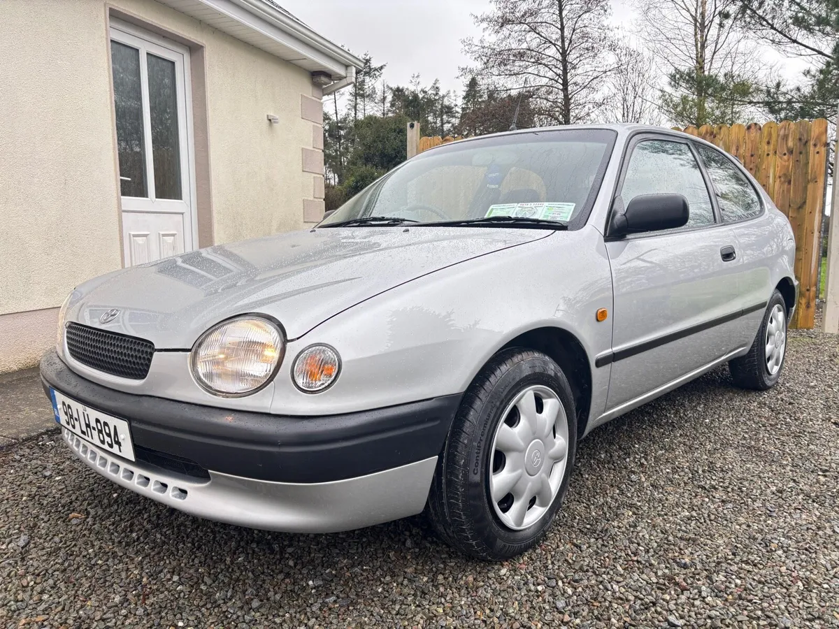 Toyota Corolla 1.3i Auto 49,000 miles - Image 1
