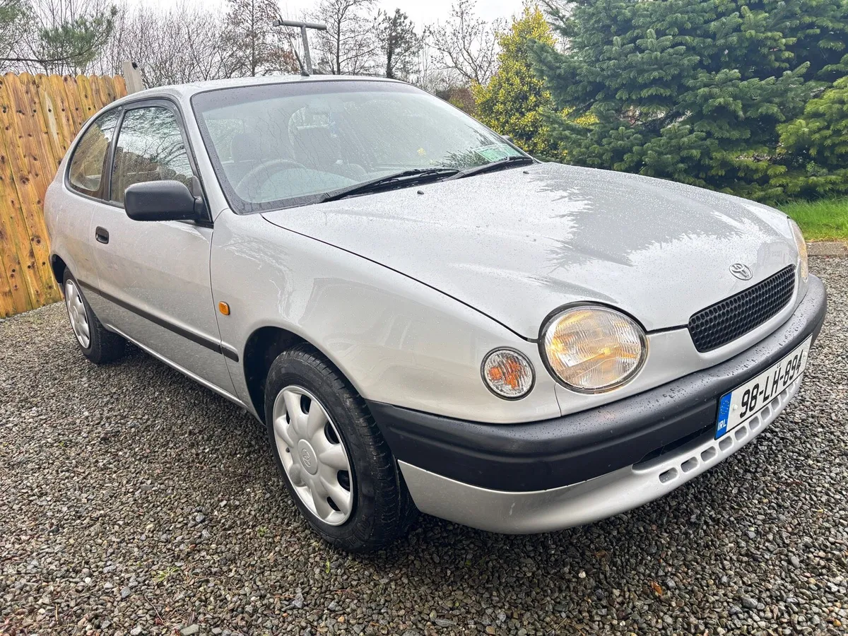 Toyota Corolla 1.3i Auto 49,000 miles - Image 3