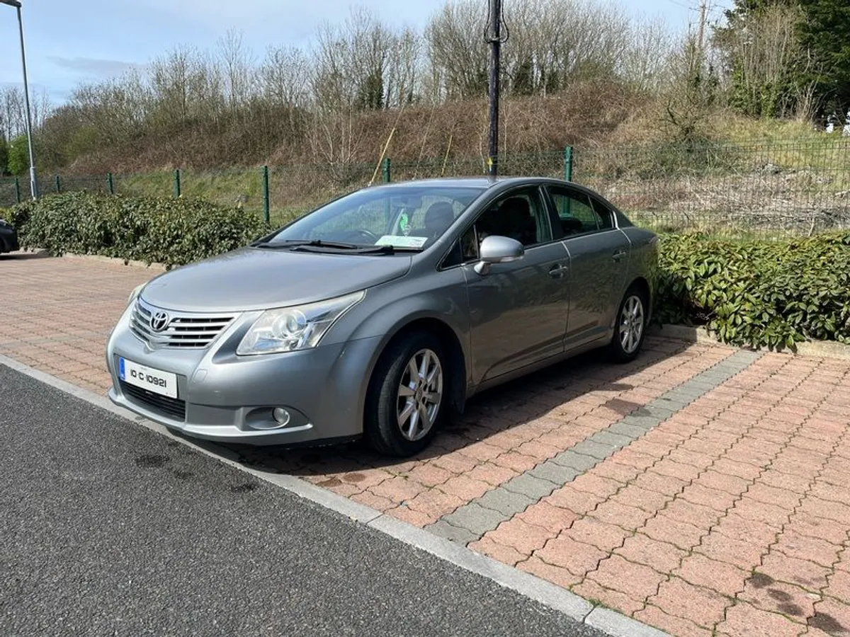 2010 Toyota Avensis - Image 2